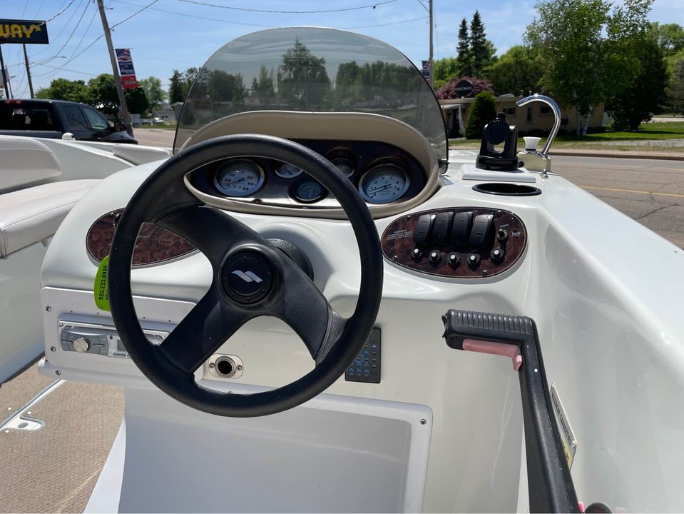 20′ Starcraft Boat steering wheel and controls view