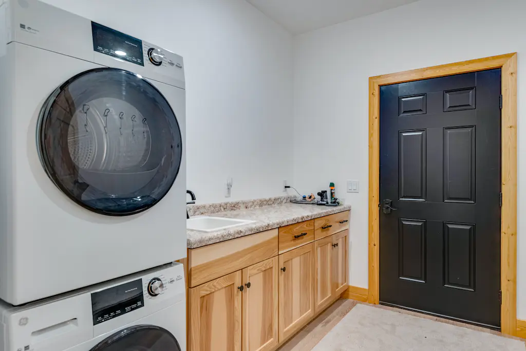 Photo of the washer and dryer room