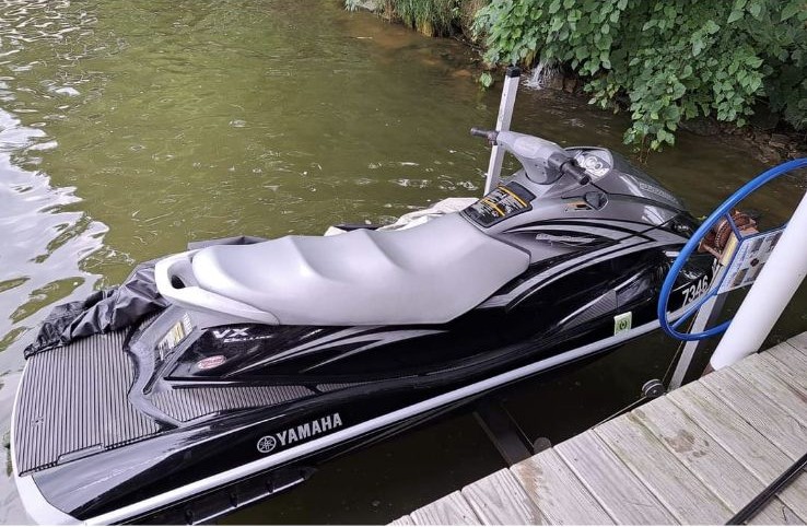 Photo of black 2008 Yamaha Deluxe at dock